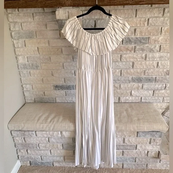 ⭐️ 2 for $20 | Casual White Off-Shoulder Maxi  Dress - Picture 2 of 5